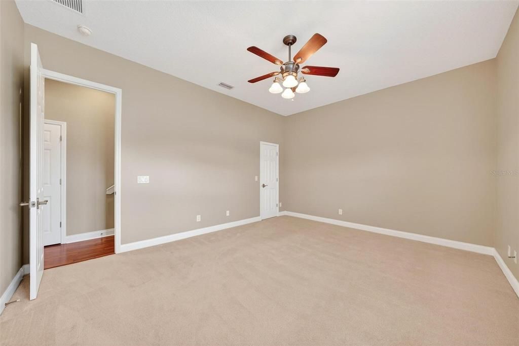 For Sale: $1,050,000 (5 beds, 4 baths, 4279 Square Feet)