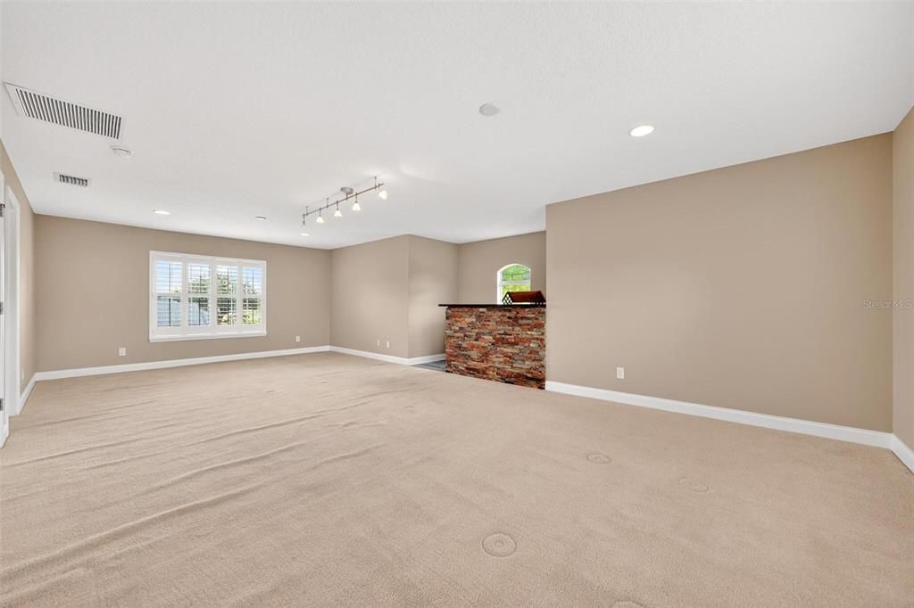 For Sale: $1,050,000 (5 beds, 4 baths, 4279 Square Feet)
