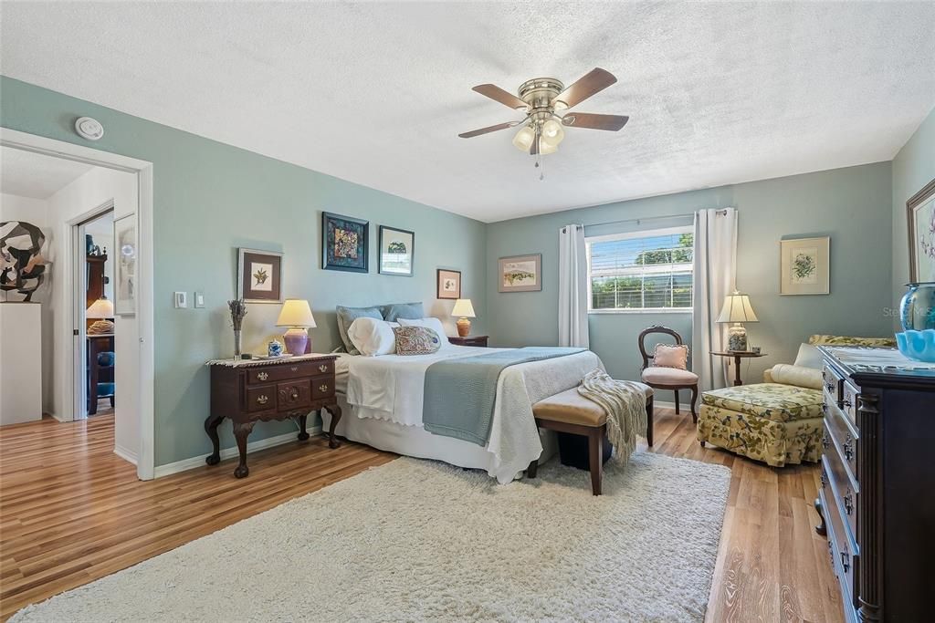 For Sale: $559,000 (3 beds, 2 baths, 2033 Square Feet)