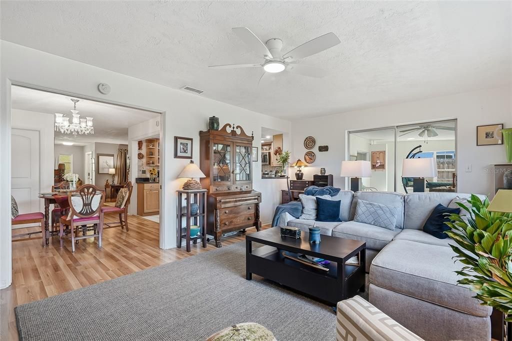 For Sale: $559,000 (3 beds, 2 baths, 2033 Square Feet)