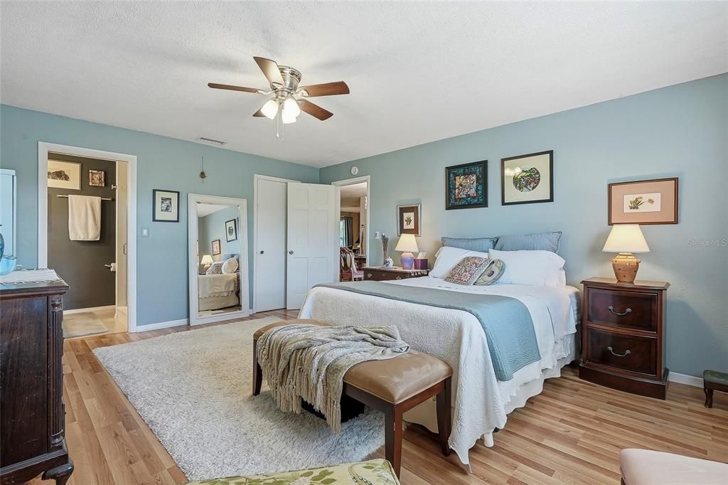 For Sale: $559,000 (3 beds, 2 baths, 2033 Square Feet)