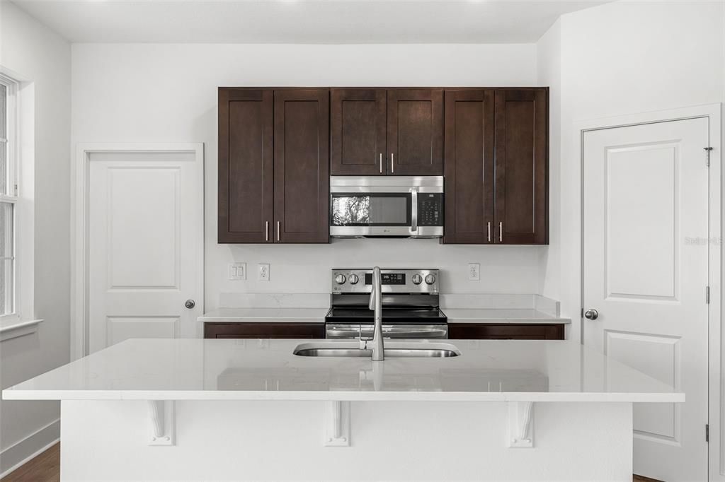 На продажу: $387,850 (3 спален, 2 ванн, 1935 Квадратных фут)