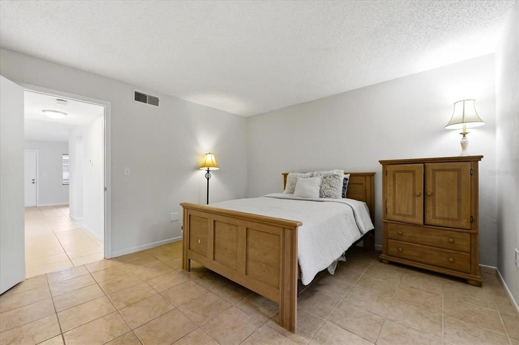 For Sale: $95,000 (1 beds, 1 baths, 580 Square Feet)