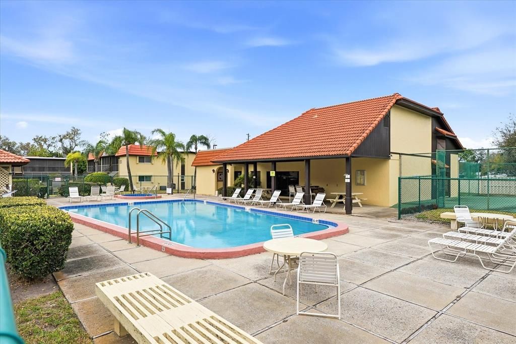 For Sale: $95,000 (1 beds, 1 baths, 580 Square Feet)