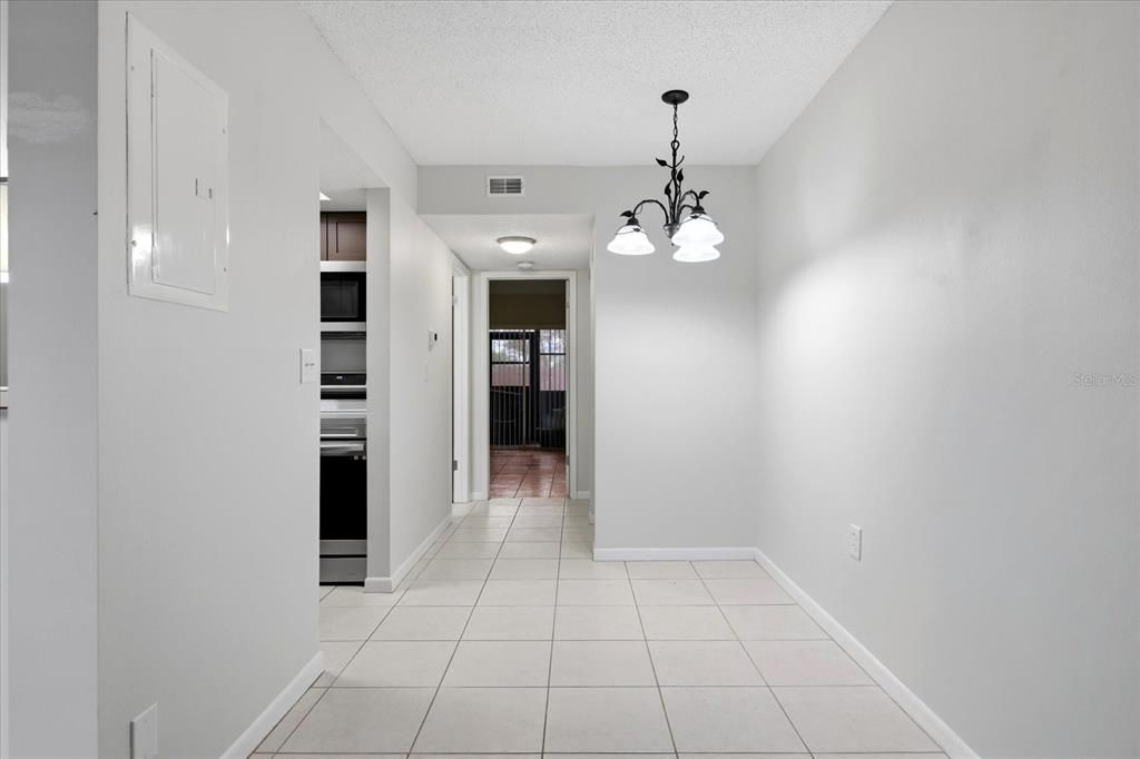 For Sale: $95,000 (1 beds, 1 baths, 580 Square Feet)