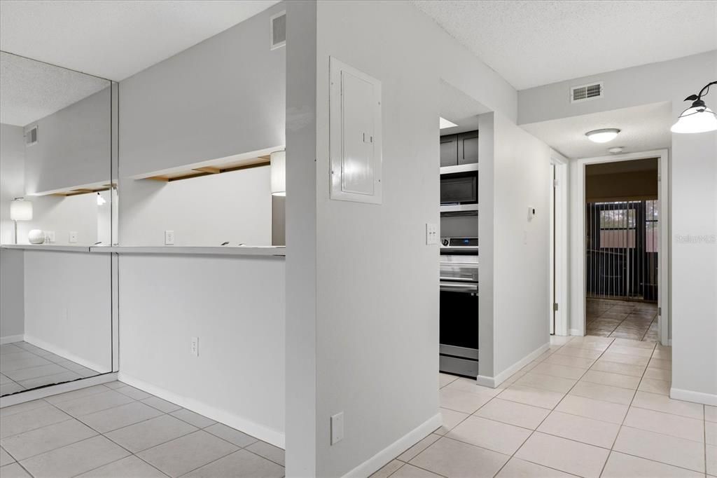 For Sale: $95,000 (1 beds, 1 baths, 580 Square Feet)