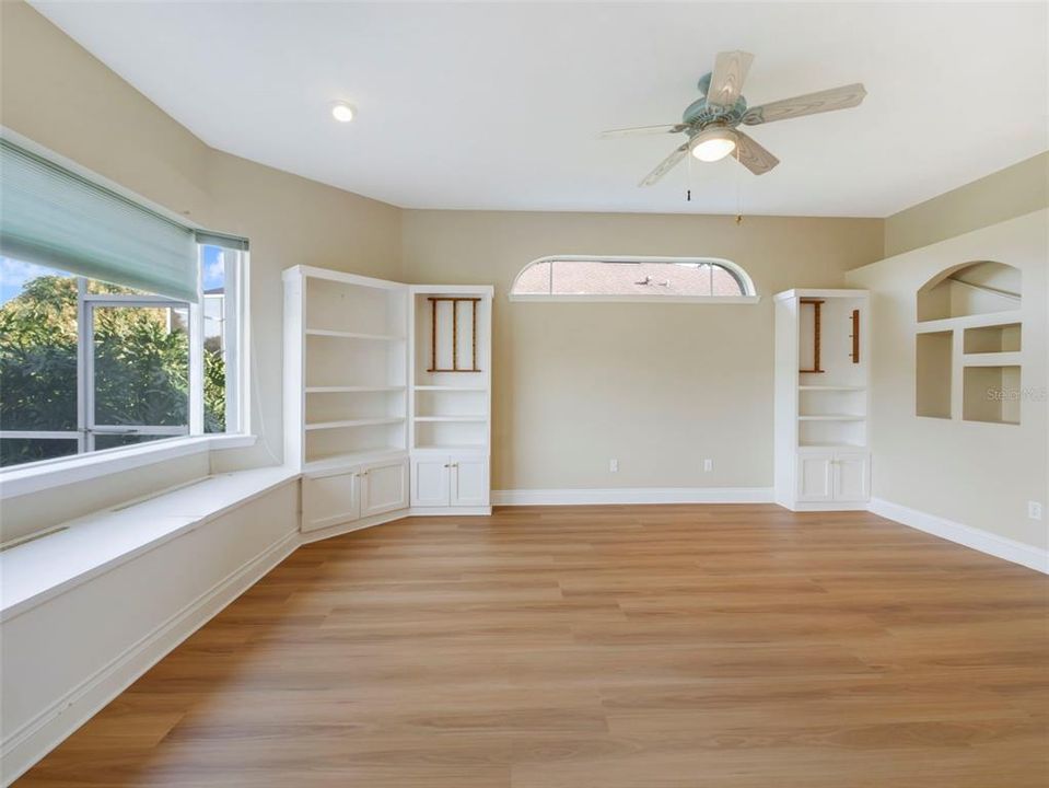 Active With Contract: $3,400 (4 beds, 2 baths, 2662 Square Feet)