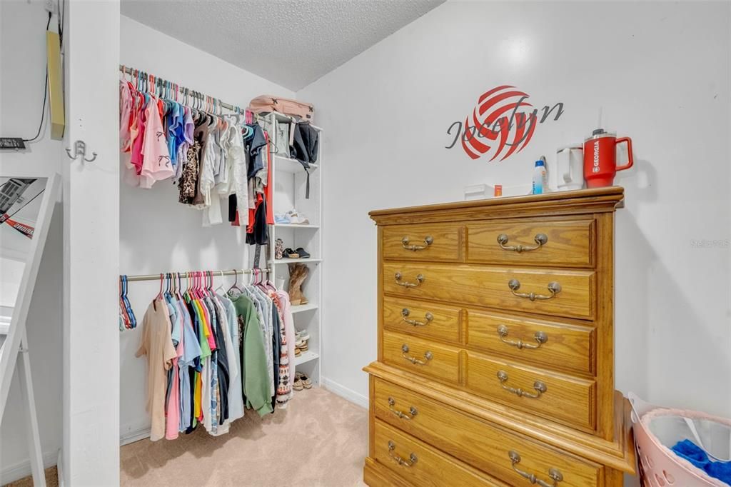 Activo con contrato: $249,900 (2 camas, 2 baños, 1079 Pies cuadrados)