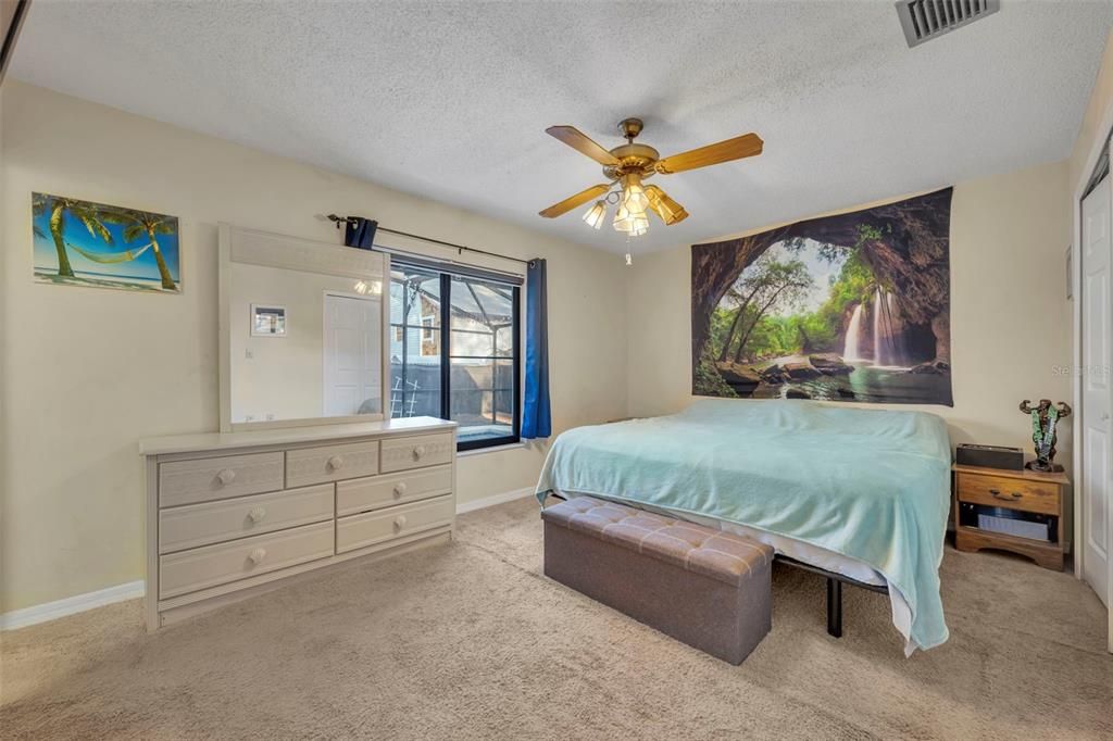 Activo con contrato: $249,900 (2 camas, 2 baños, 1079 Pies cuadrados)