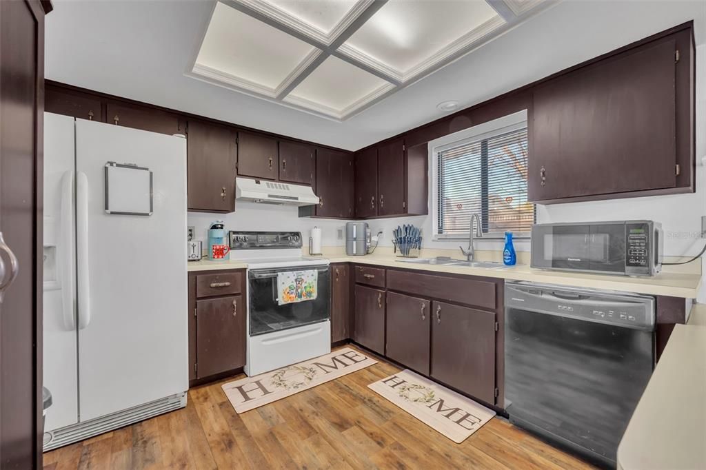 Activo con contrato: $249,900 (2 camas, 2 baños, 1079 Pies cuadrados)