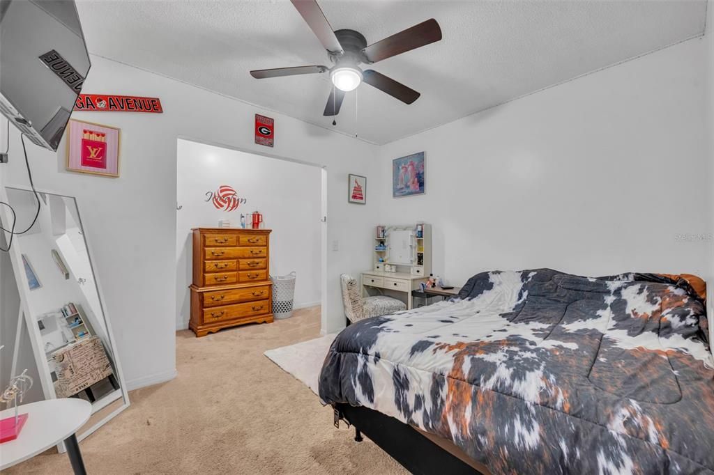 Activo con contrato: $249,900 (2 camas, 2 baños, 1079 Pies cuadrados)