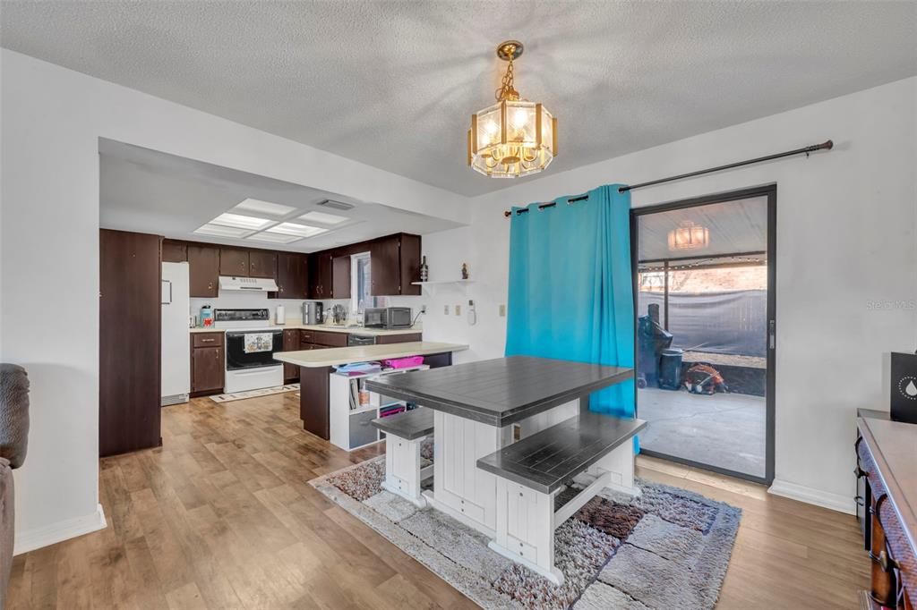 Activo con contrato: $249,900 (2 camas, 2 baños, 1079 Pies cuadrados)