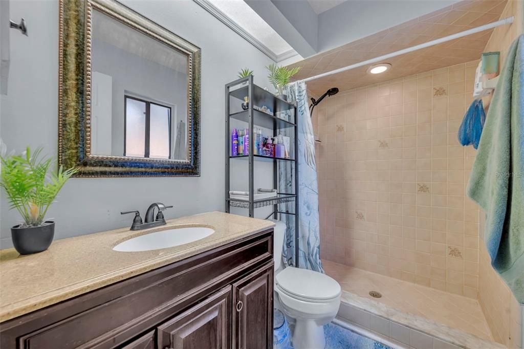 Activo con contrato: $249,900 (2 camas, 2 baños, 1079 Pies cuadrados)