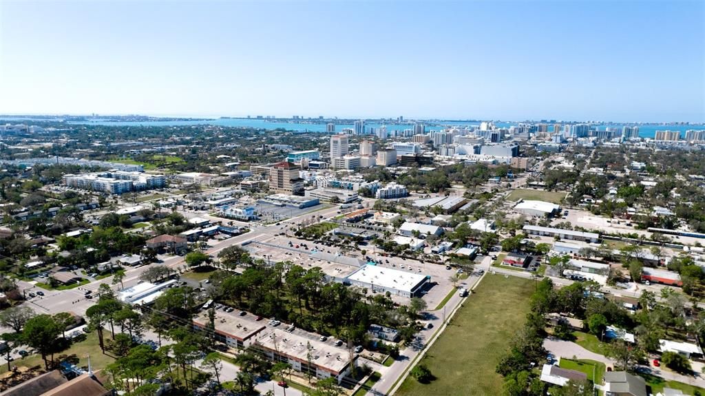 For Sale: $4,295,000 (1.25 acres)