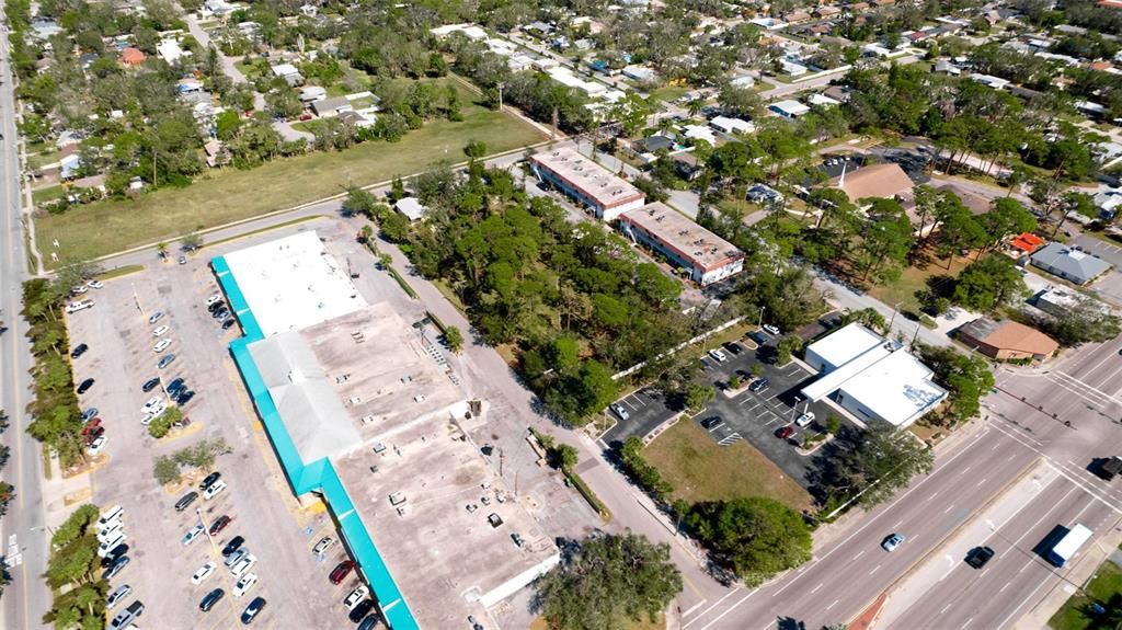 For Sale: $4,295,000 (1.25 acres)