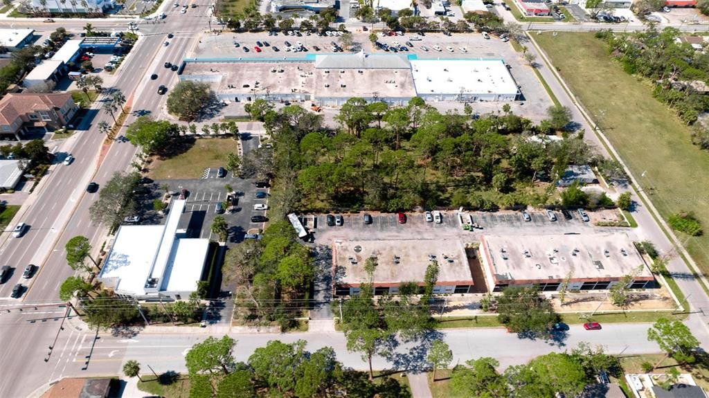 For Sale: $4,295,000 (1.25 acres)