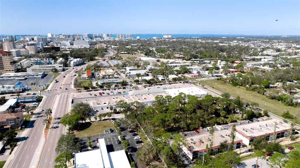 For Sale: $4,295,000 (1.25 acres)