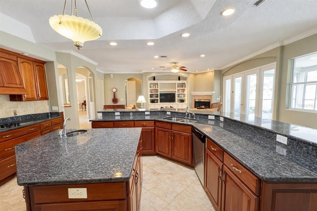 Active With Contract: $619,000 (4 beds, 2 baths, 2954 Square Feet)