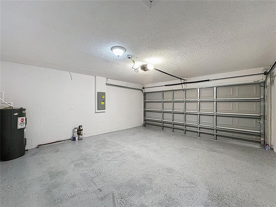 Activo con contrato: $1,775 (4 camas, 2 baños, 1806 Pies cuadrados)