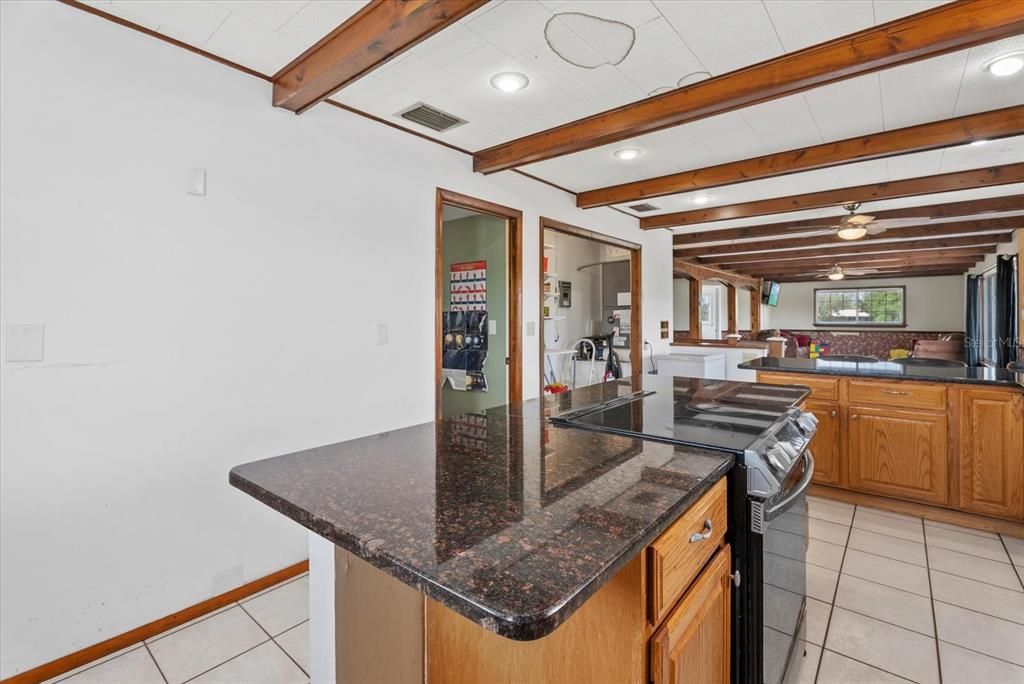 En Venta: $549,900 (3 camas, 3 baños, 2292 Pies cuadrados)