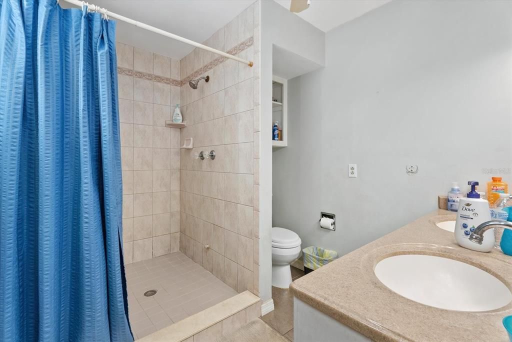 En Venta: $549,900 (3 camas, 3 baños, 2292 Pies cuadrados)