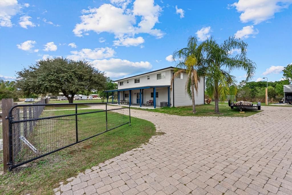 En Venta: $549,900 (3 camas, 3 baños, 2292 Pies cuadrados)