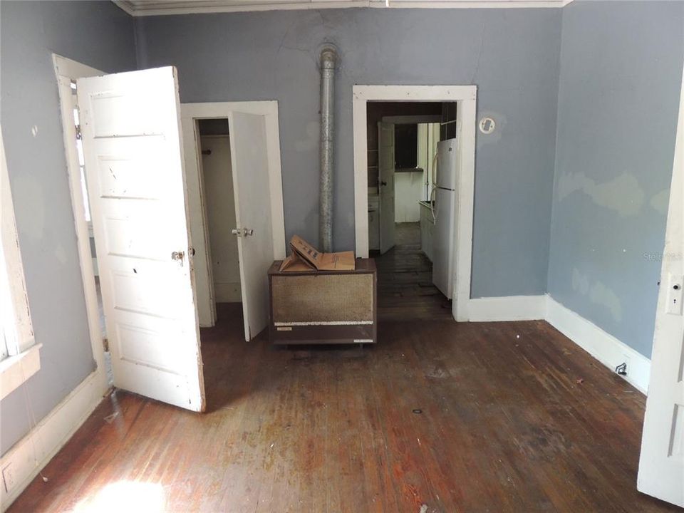 Active With Contract: $180,000 (2 beds, 0 baths, 1316 Square Feet)