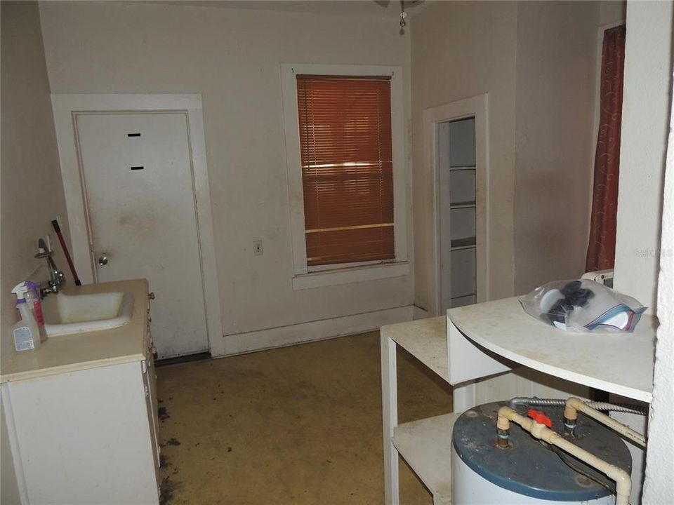 Active With Contract: $180,000 (2 beds, 0 baths, 1316 Square Feet)