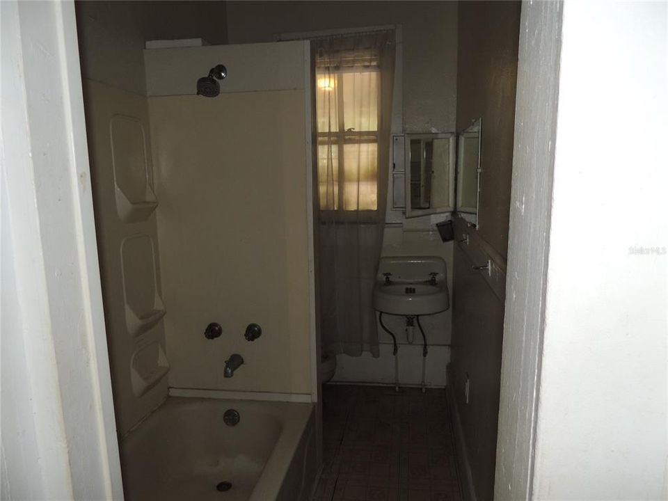 Active With Contract: $180,000 (2 beds, 0 baths, 1316 Square Feet)