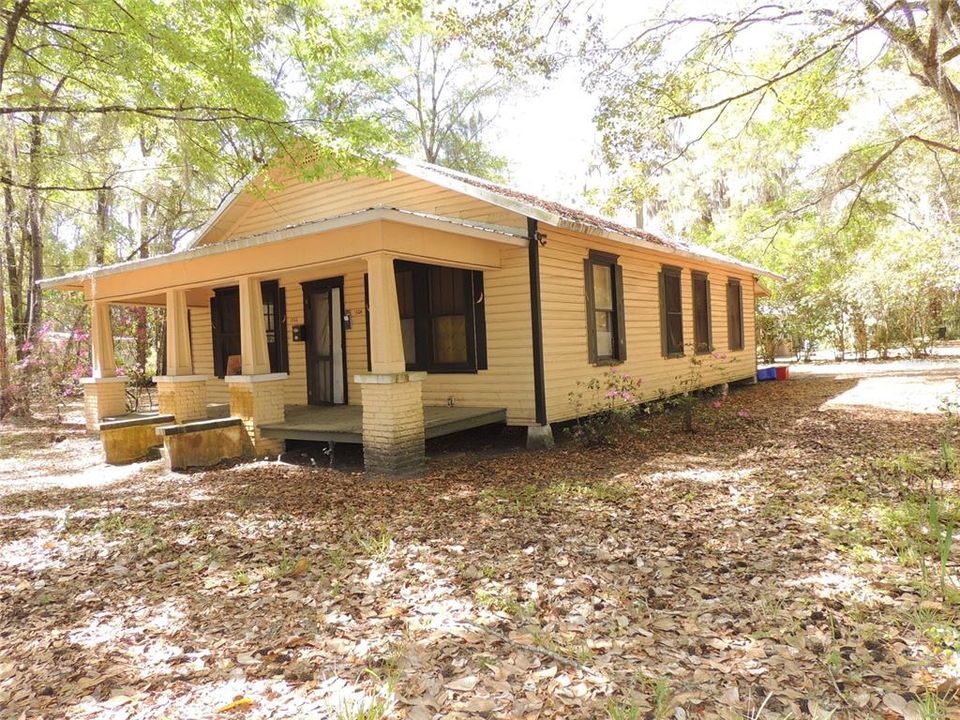 Active With Contract: $180,000 (2 beds, 0 baths, 1316 Square Feet)