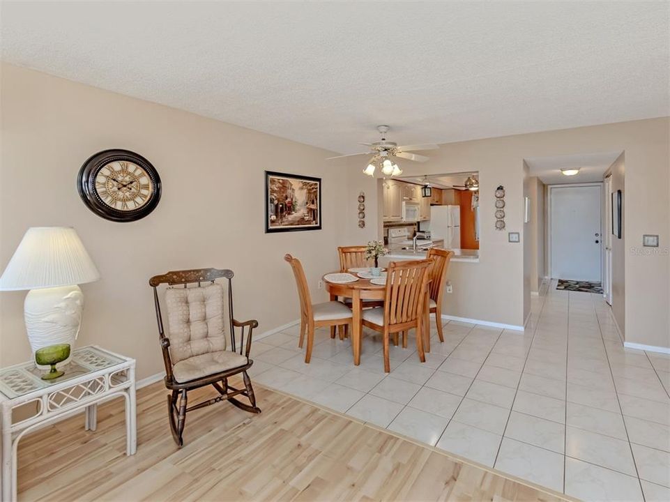 Active With Contract: $249,900 (2 beds, 2 baths, 1160 Square Feet)