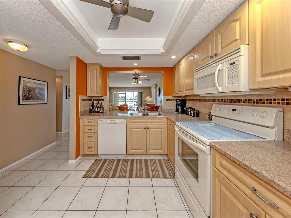 Active With Contract: $249,900 (2 beds, 2 baths, 1160 Square Feet)