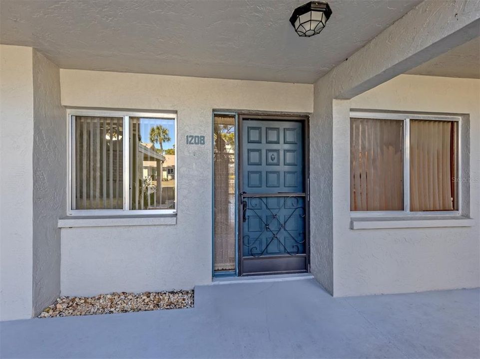 Active With Contract: $249,900 (2 beds, 2 baths, 1160 Square Feet)