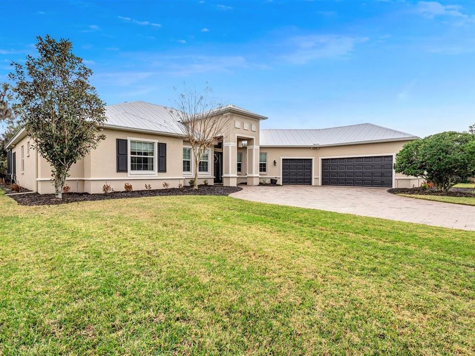 For Sale: $800,000 (3 beds, 3 baths, 2581 Square Feet)