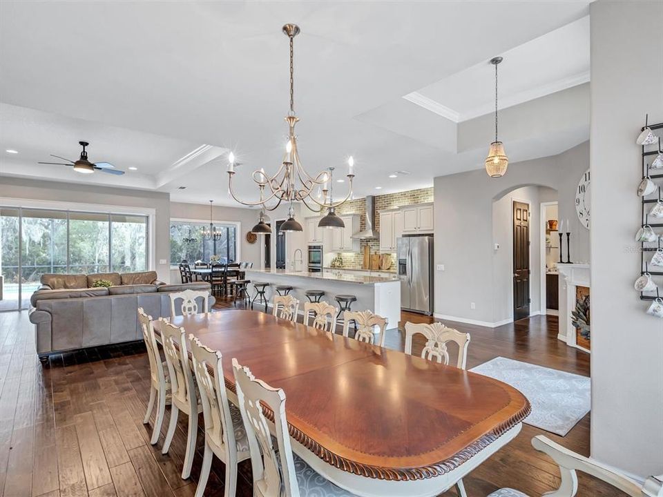 For Sale: $800,000 (3 beds, 3 baths, 2581 Square Feet)