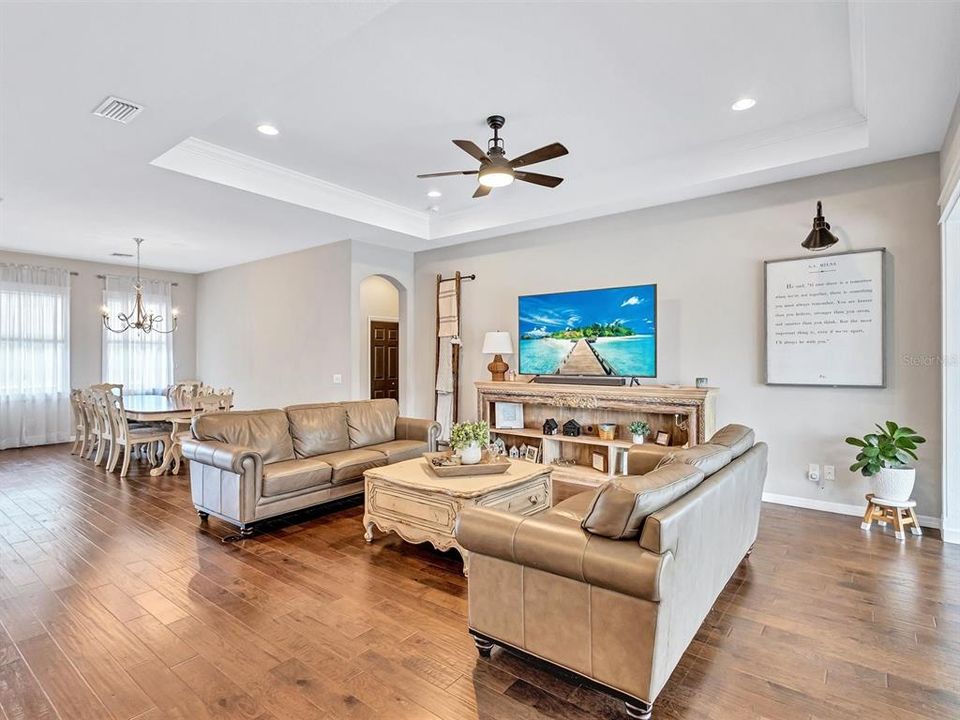 For Sale: $800,000 (3 beds, 3 baths, 2581 Square Feet)