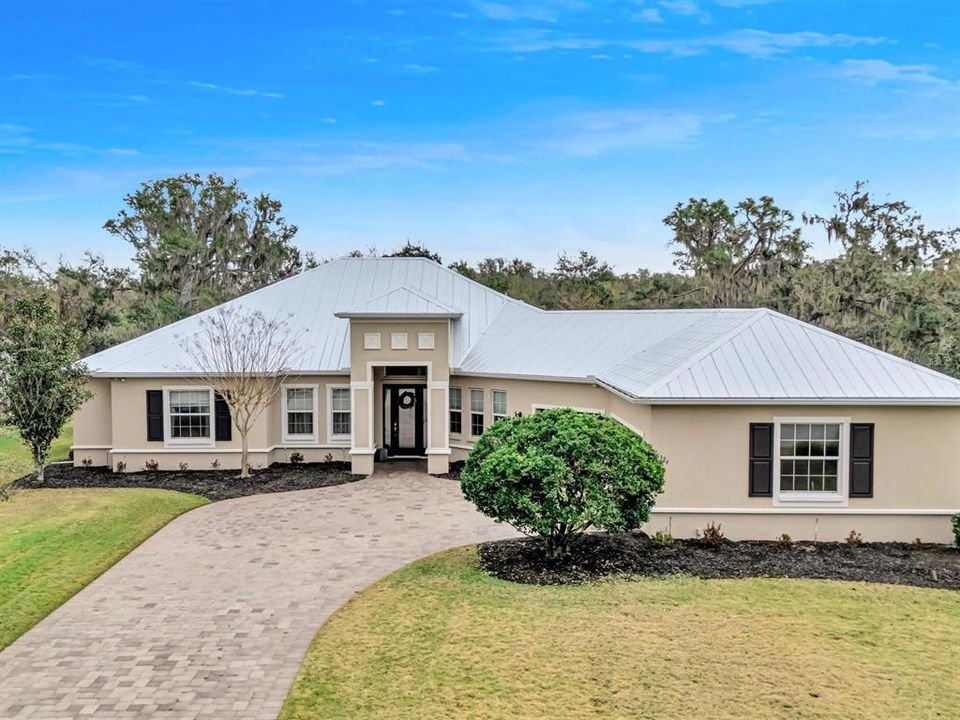 For Sale: $800,000 (3 beds, 3 baths, 2581 Square Feet)