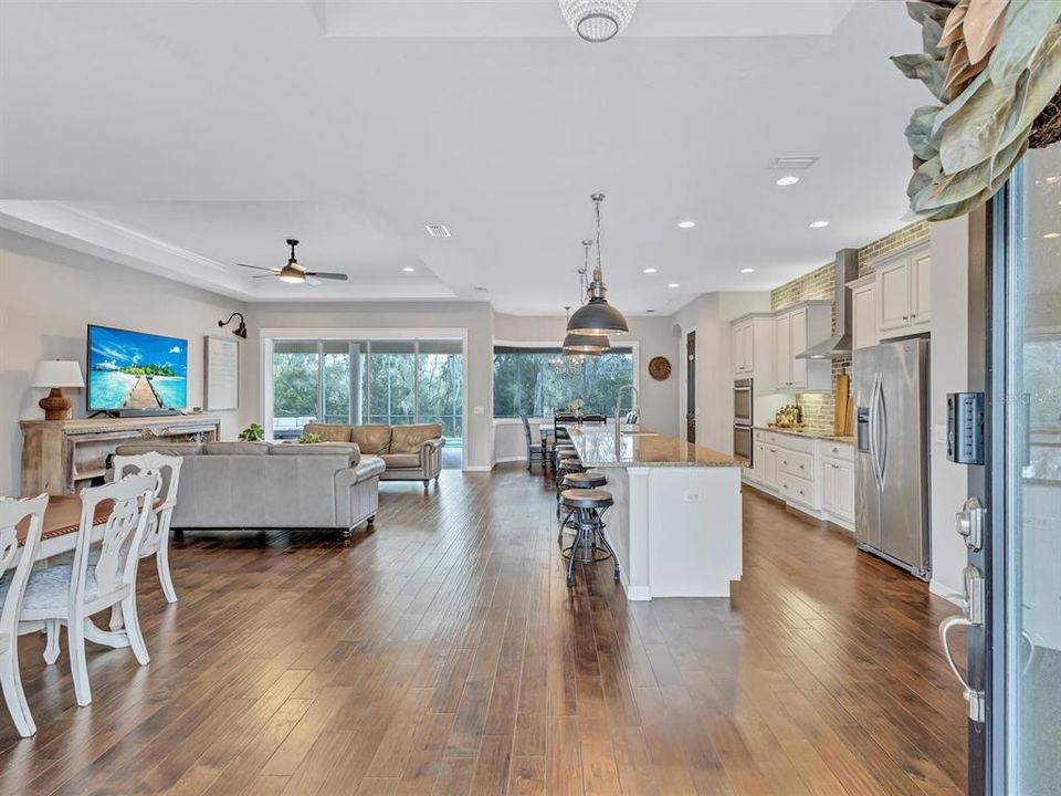 For Sale: $800,000 (3 beds, 3 baths, 2581 Square Feet)