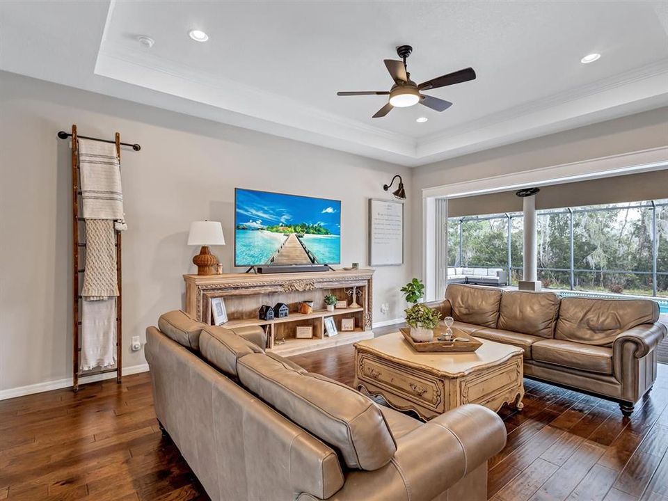 For Sale: $800,000 (3 beds, 3 baths, 2581 Square Feet)