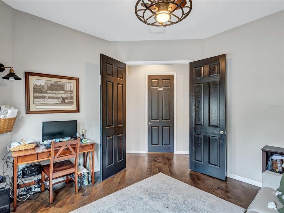 For Sale: $800,000 (3 beds, 3 baths, 2581 Square Feet)