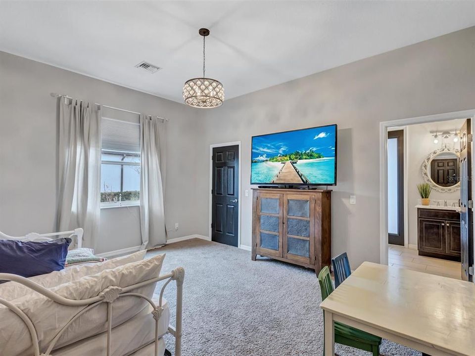 For Sale: $800,000 (3 beds, 3 baths, 2581 Square Feet)