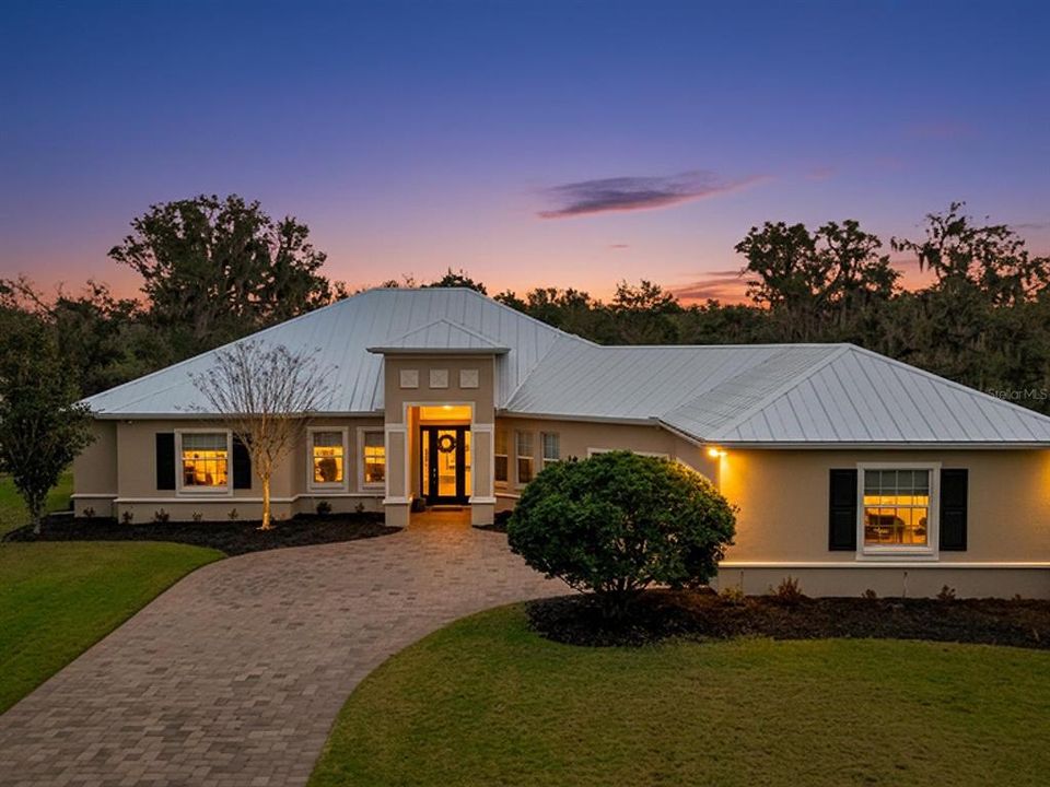 For Sale: $800,000 (3 beds, 3 baths, 2581 Square Feet)