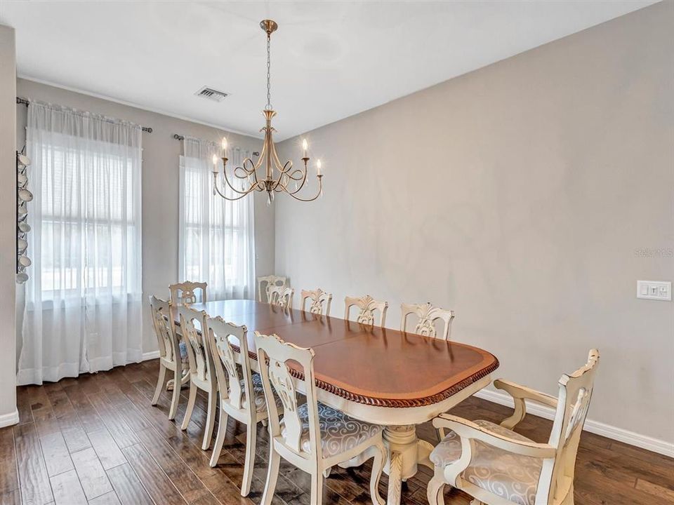 For Sale: $800,000 (3 beds, 3 baths, 2581 Square Feet)