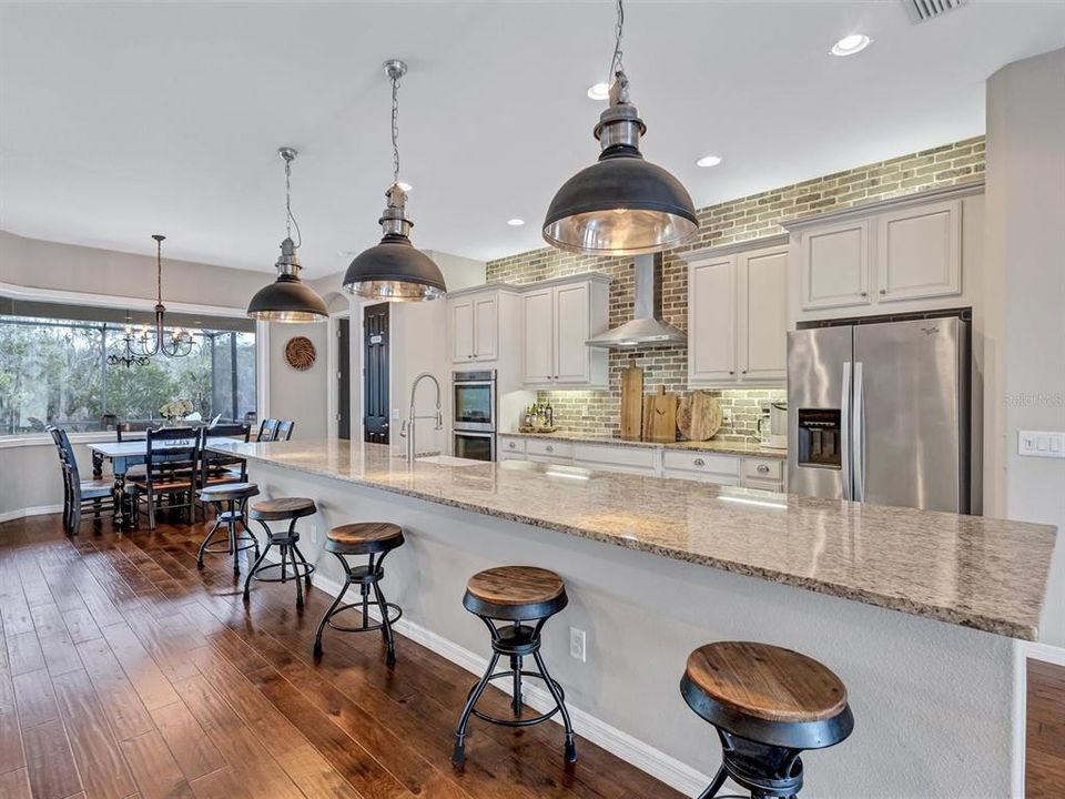 For Sale: $800,000 (3 beds, 3 baths, 2581 Square Feet)