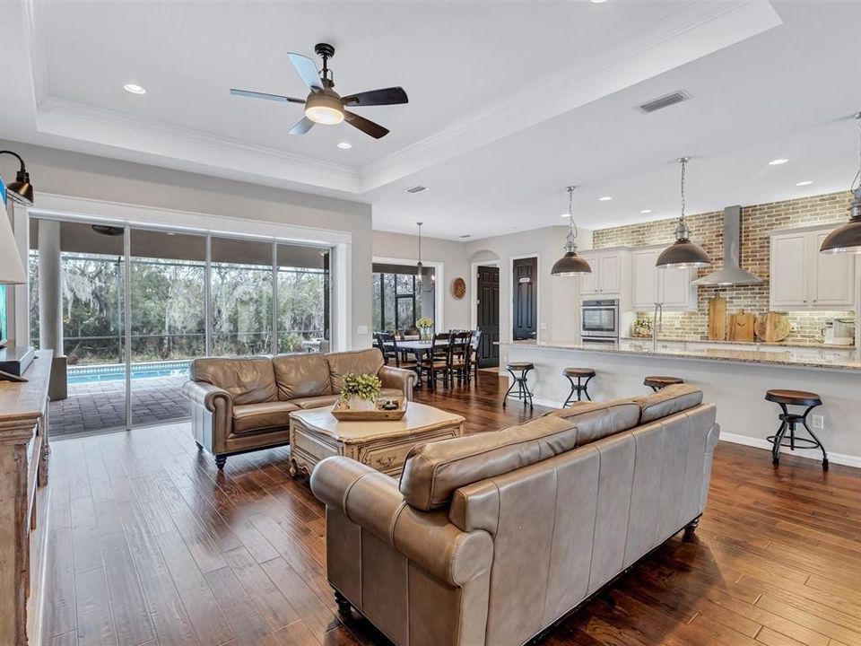 For Sale: $800,000 (3 beds, 3 baths, 2581 Square Feet)