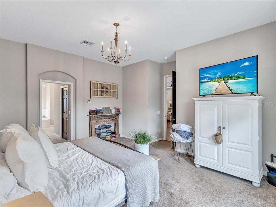 For Sale: $800,000 (3 beds, 3 baths, 2581 Square Feet)