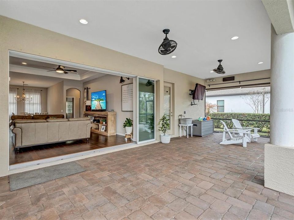For Sale: $800,000 (3 beds, 3 baths, 2581 Square Feet)