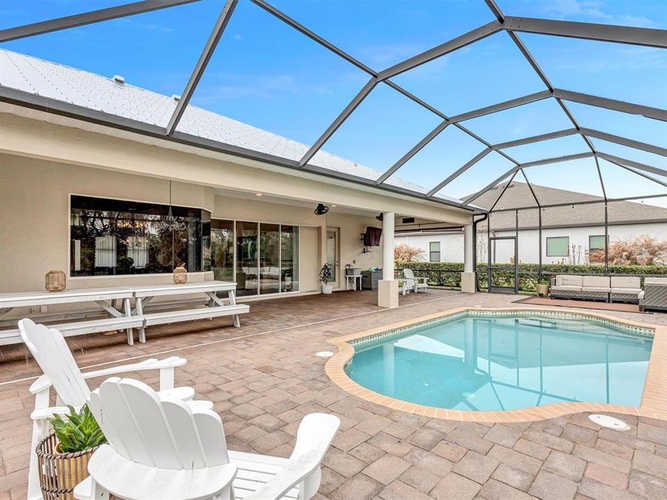 For Sale: $800,000 (3 beds, 3 baths, 2581 Square Feet)