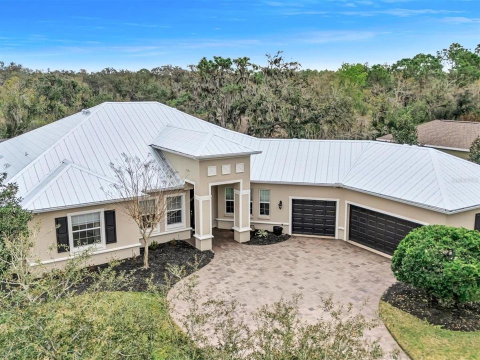 For Sale: $800,000 (3 beds, 3 baths, 2581 Square Feet)