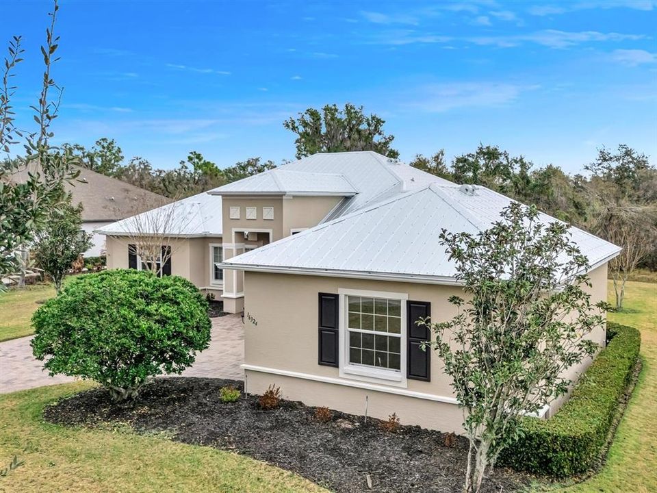 For Sale: $800,000 (3 beds, 3 baths, 2581 Square Feet)